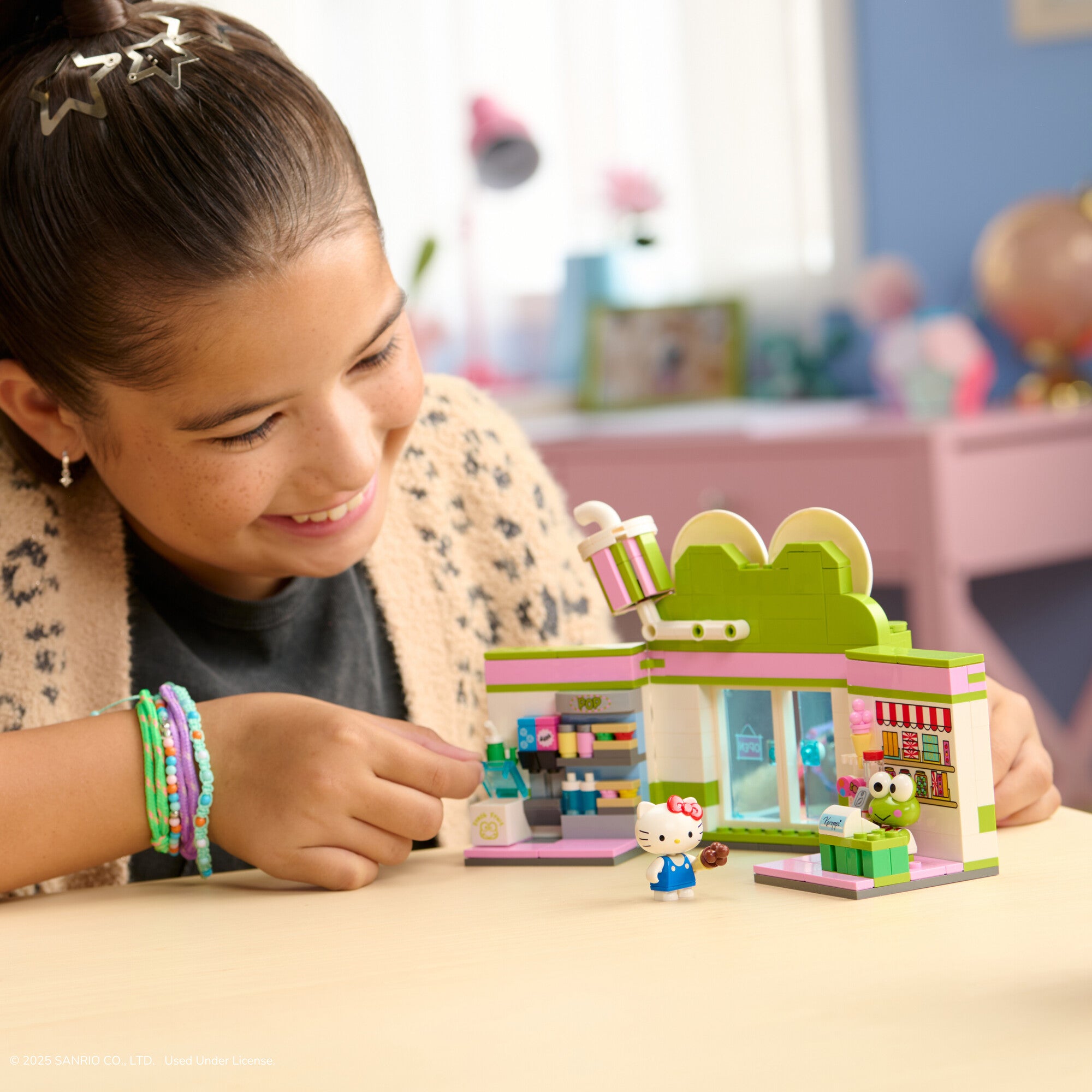 Hello Kitty and Friends Keroppi Mart Building Set - Image 3