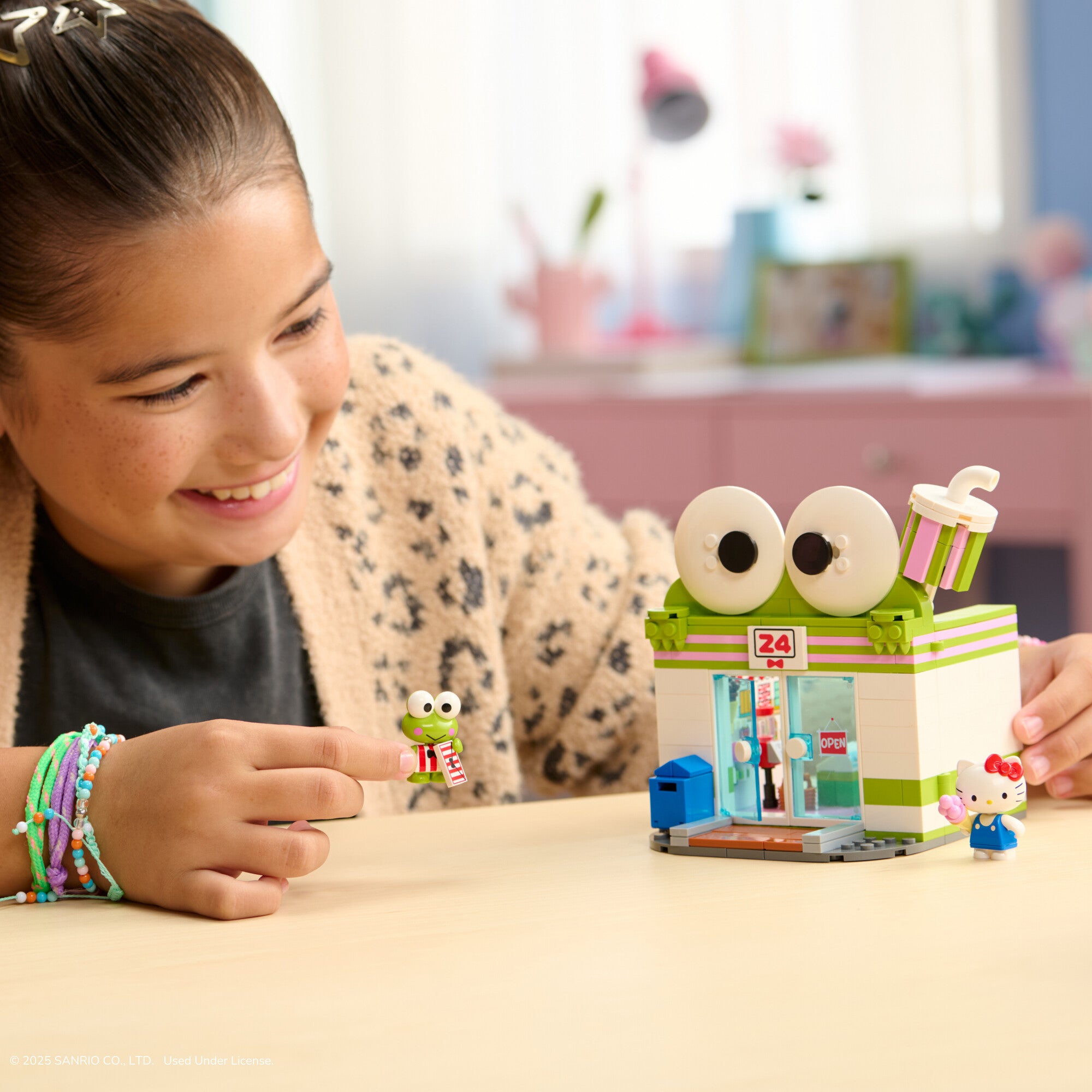 Hello Kitty and Friends Keroppi Mart Building Set - Image 7