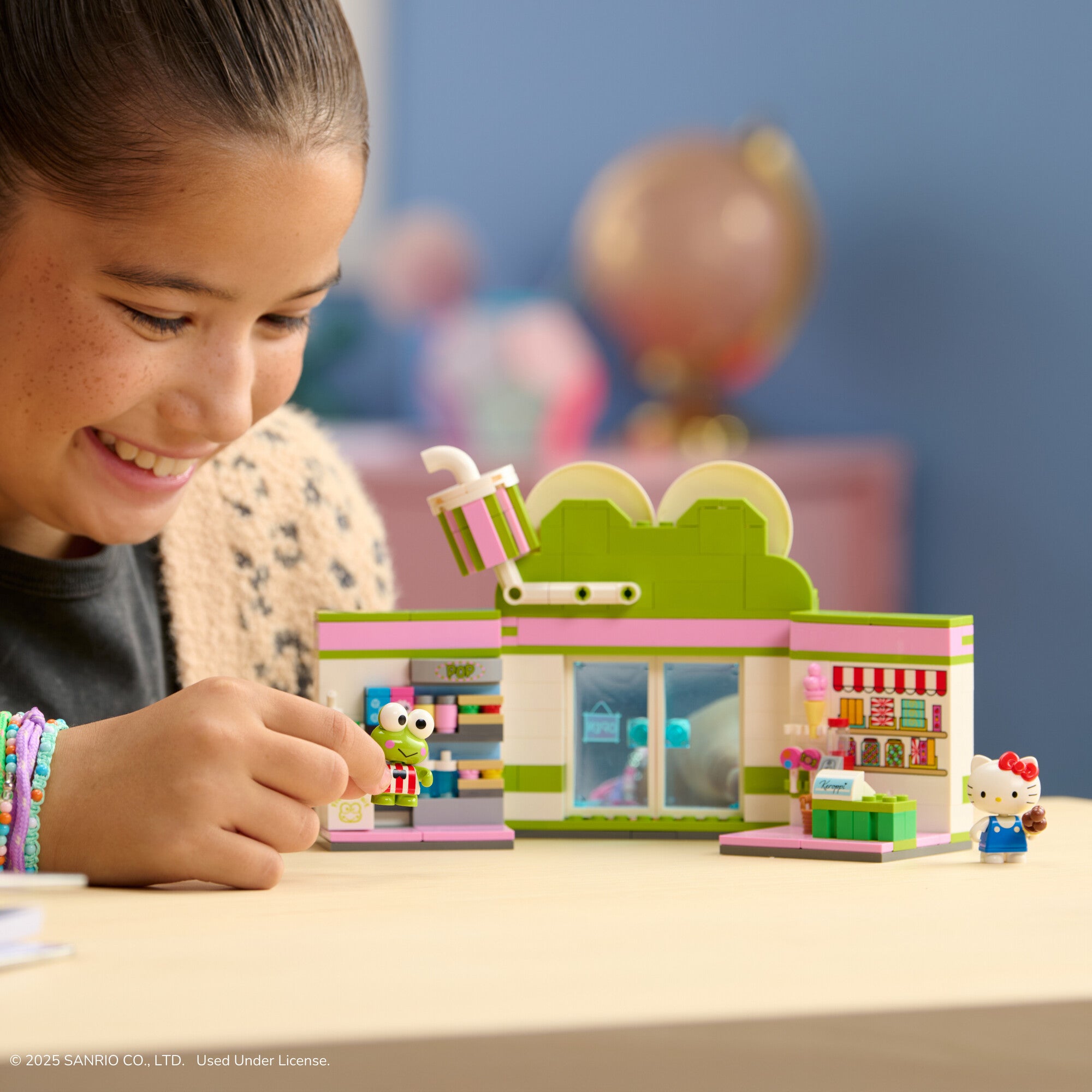 Hello Kitty and Friends Keroppi Mart Building Set - Image 6