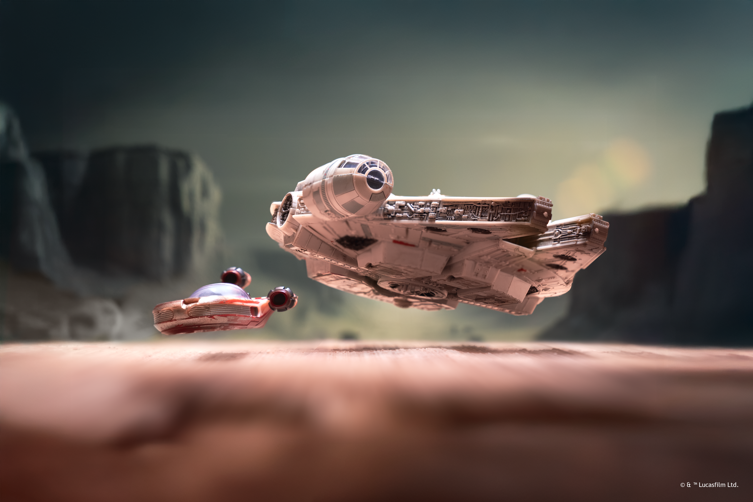 STAR WARS Micro Galaxy Squadron Millennium Falcon - Image 3