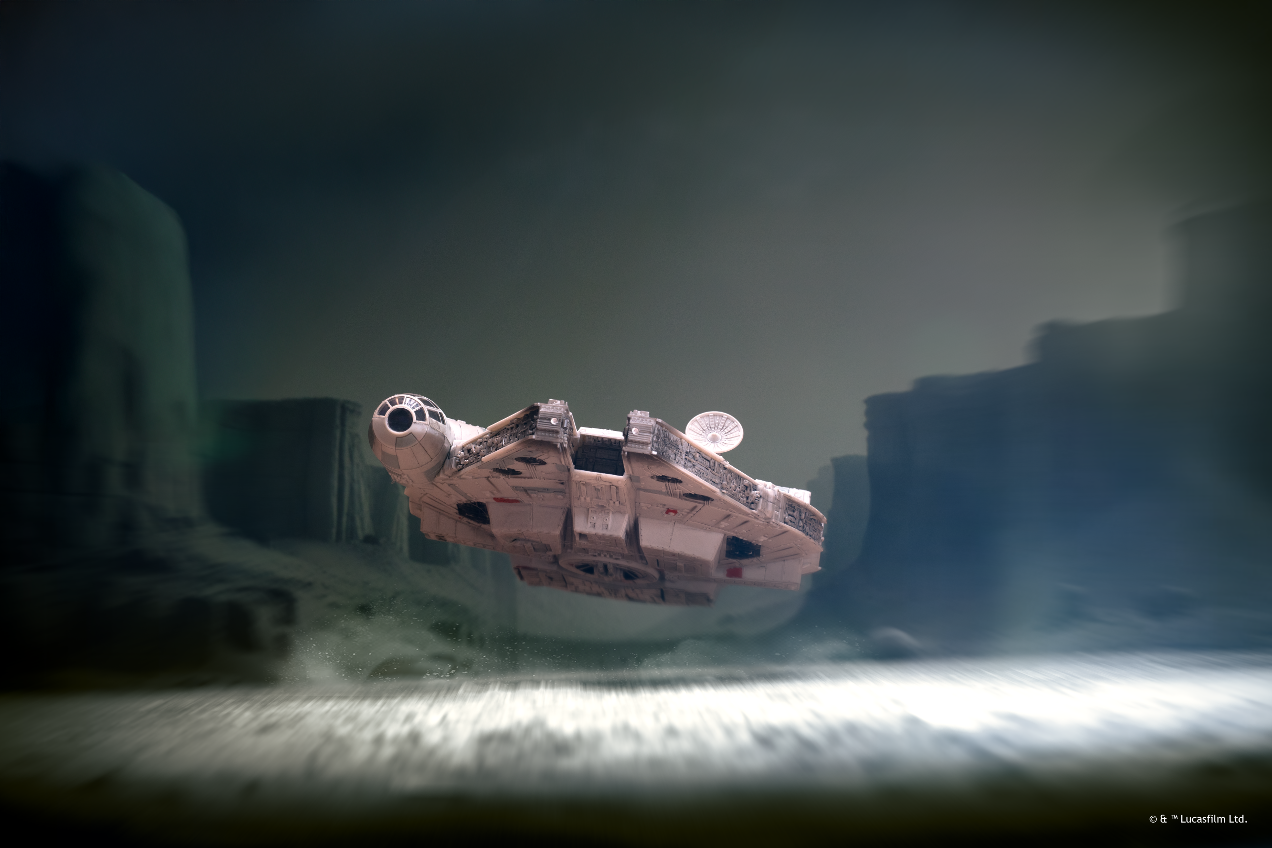 STAR WARS Micro Galaxy Squadron Millennium Falcon - Image 4
